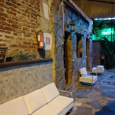 La Piedra Viva , Siete Hermanos Πανσιόν