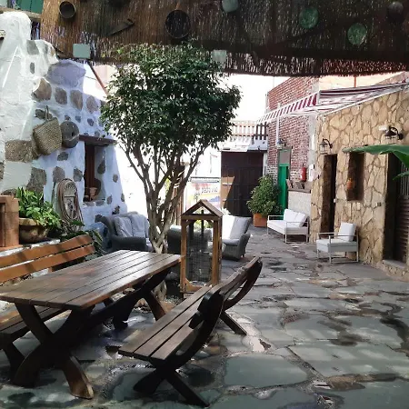 La Piedra Viva , Siete Hermanos Konukevi